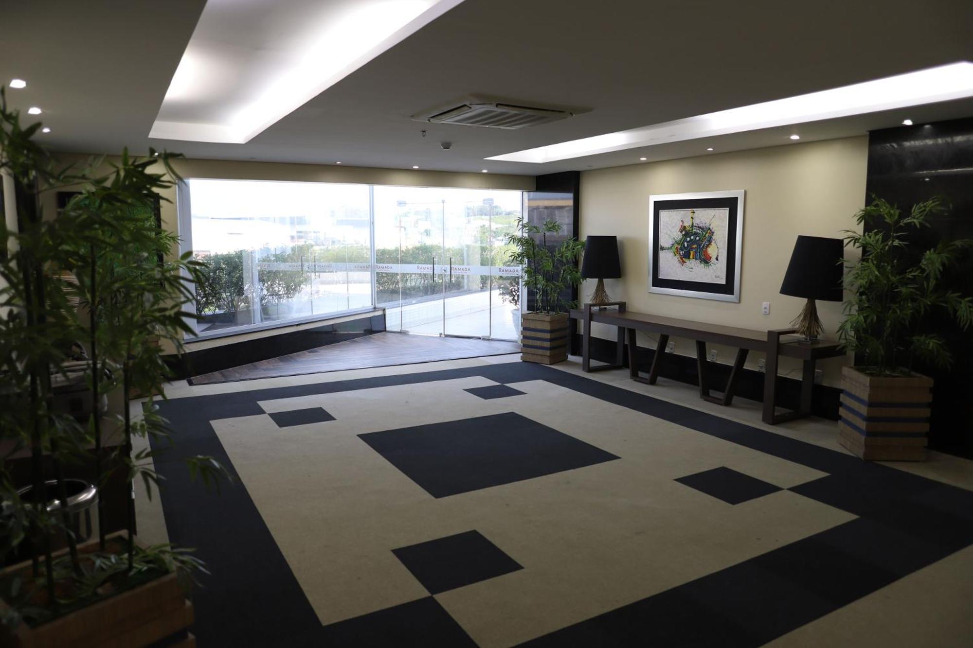 Отель Ramada By Wyndham Manaus Torres Center Экстерьер фото